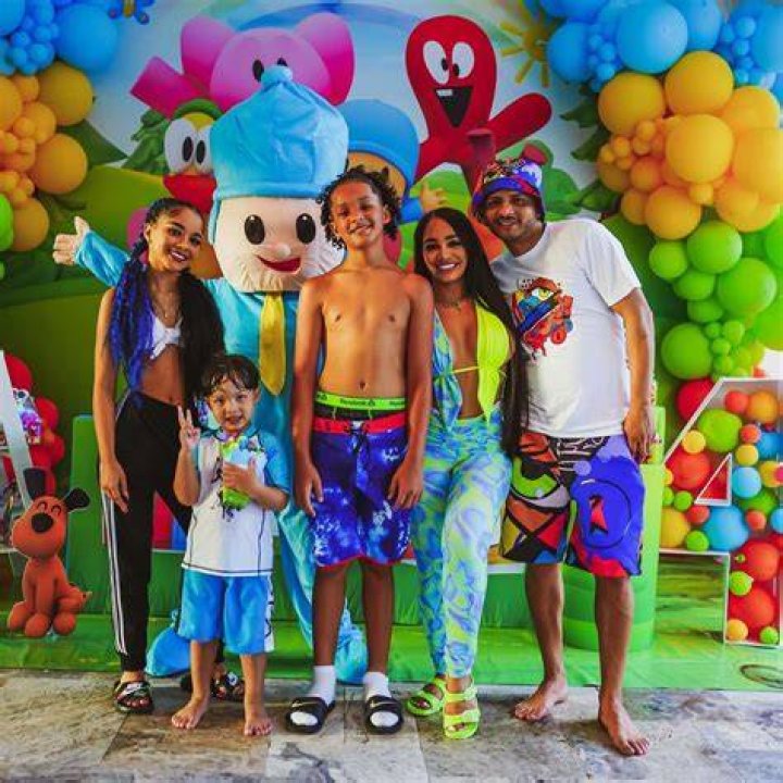 Flow La Movie, wife and child
